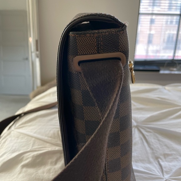 Louis Vuitton Messenger Bag - Picture 5 of 12